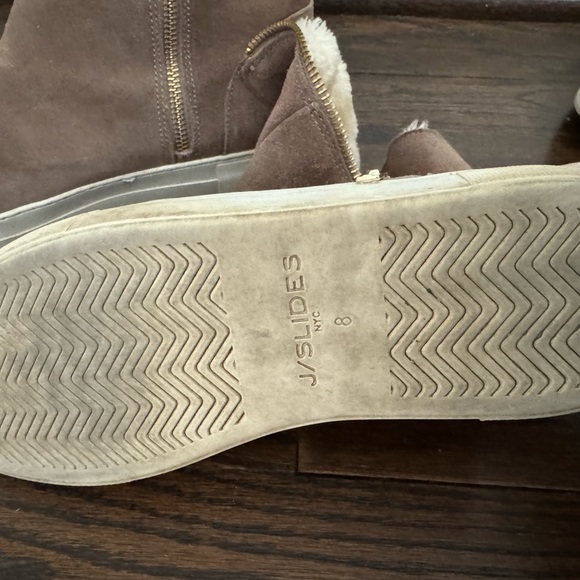 Super Cozy J Slides NYC, size 8! - Picture 3 of 7